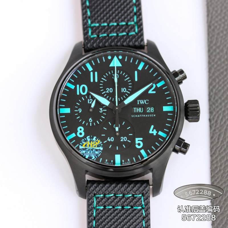 万国飞行员计时系列蓝夜光手表